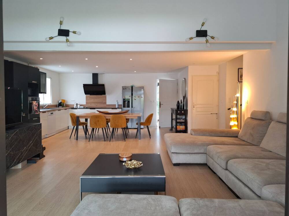 Maison - 213 m² - 8 pièces