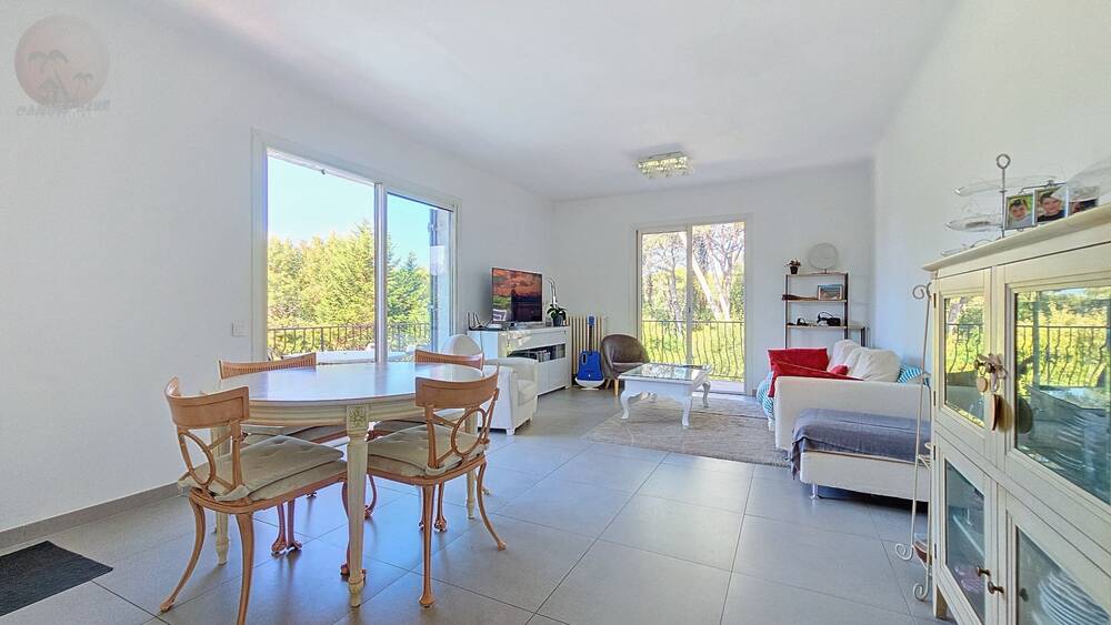 MOUANS-SARTOUX maison 5 pièces de 160 m² sur un terrain de 1.481 m² avec piscine au calme