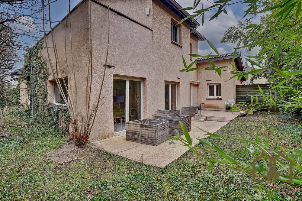 Maison indépendante T7 175,80m² 2 terrasses+jardin Vaulx-en-Velin Sud