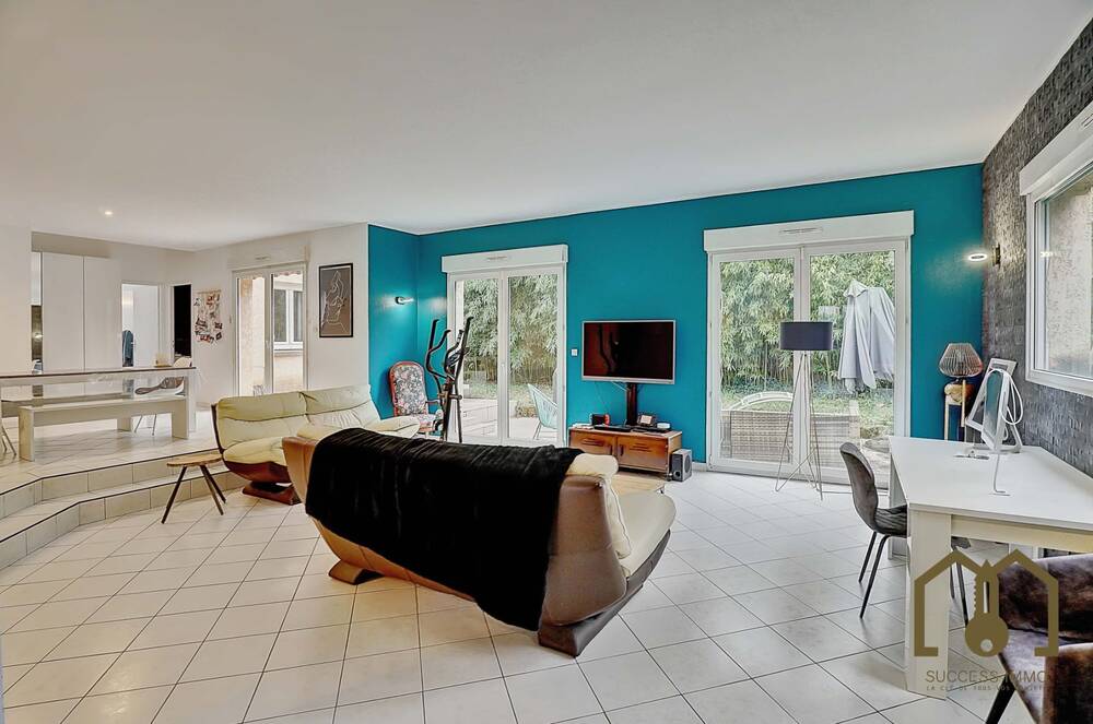 Maison indépendante T7 175,80m² 2 terrasses+jardin Vaulx-en-Velin Sud