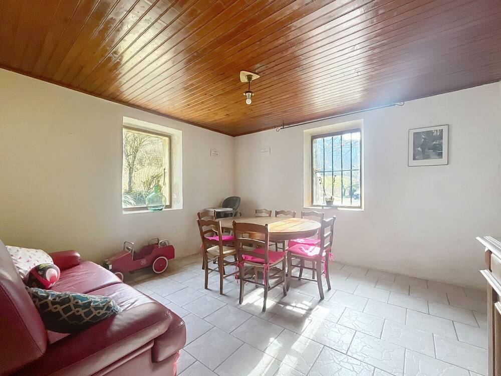 Maison et terrain attenant