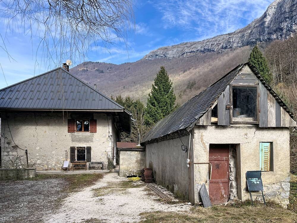 Maison et terrain attenant