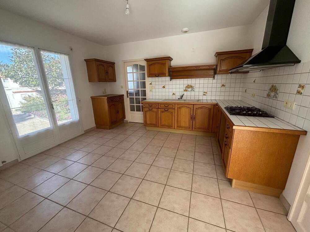 SOULLANS -Maison centre ville - 2 chambres - 2 garages