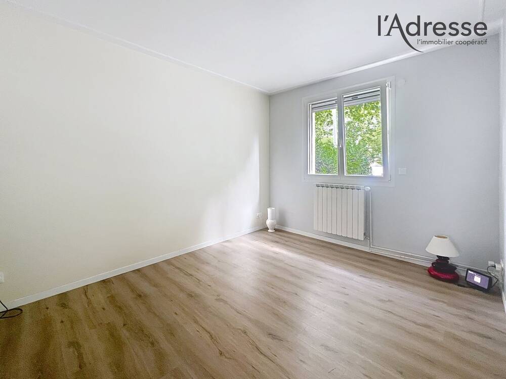 Rueil Malmaison - Beau 2 pièces avec cave et place de stationnement