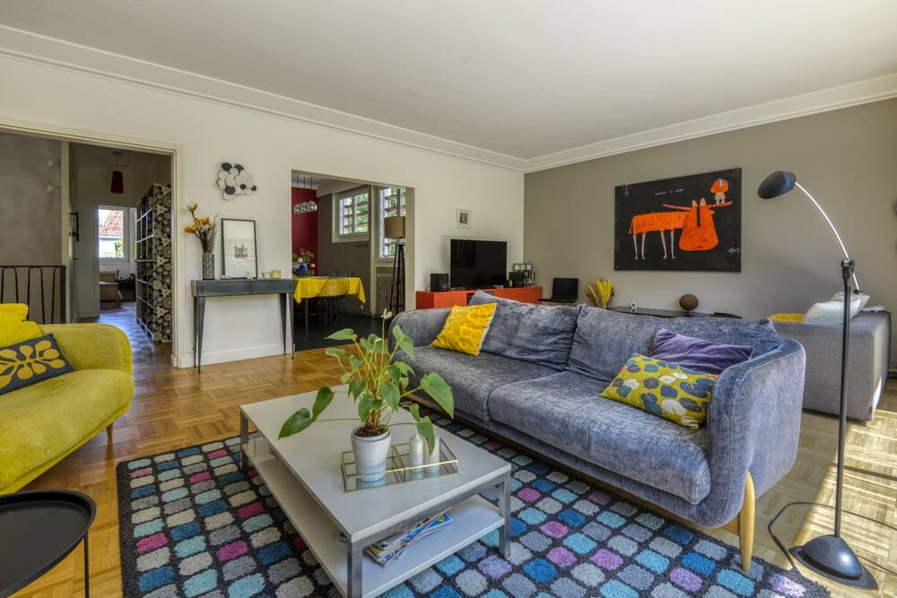 Grande maison contemporaine dans un cadre boisé