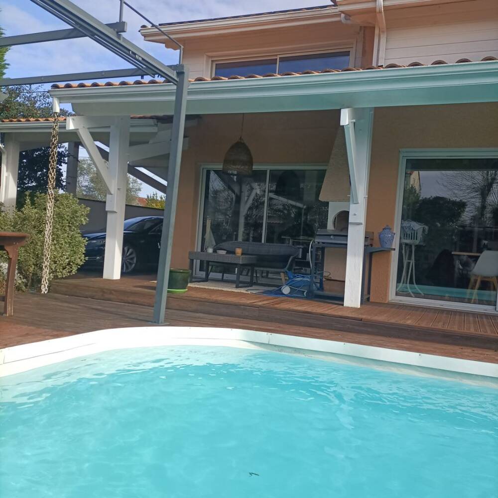 MAISON LUMINEUSE AVEC PISCINE DANS LE QUARTIER RECHERCHE DE ARLAC