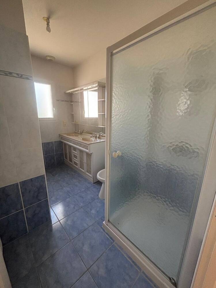 SOULLANS - Maison Centre ville - 2 chambres - 2 garages