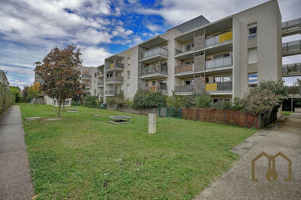 Appartement T4 80m² rez-de-jardin 60m² Vaulx-en-Velin la Rize