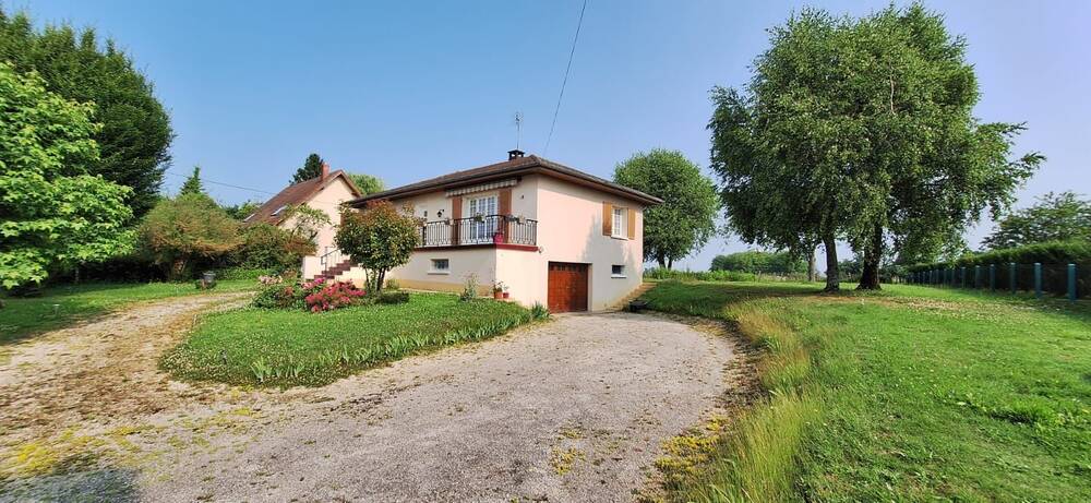 Villa sur sous-sol offrant 3 chambres, proche des commodités dans un environnement calme