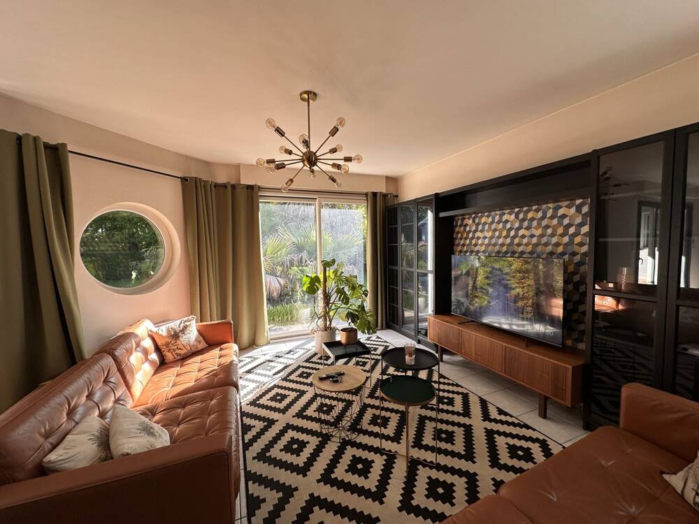 Maison familial dans son écrin de verdure