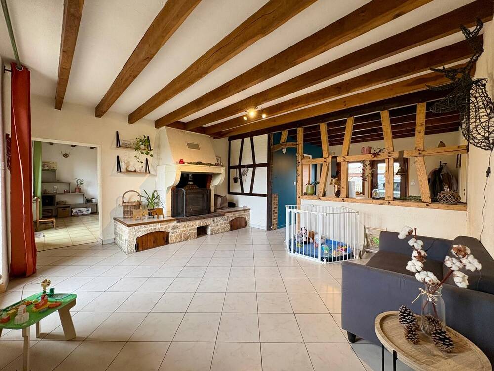 Imposante bâtisse en pierres traditionnelle et familiale 6chambres à mi chemin entre Louhans et Saint Amour