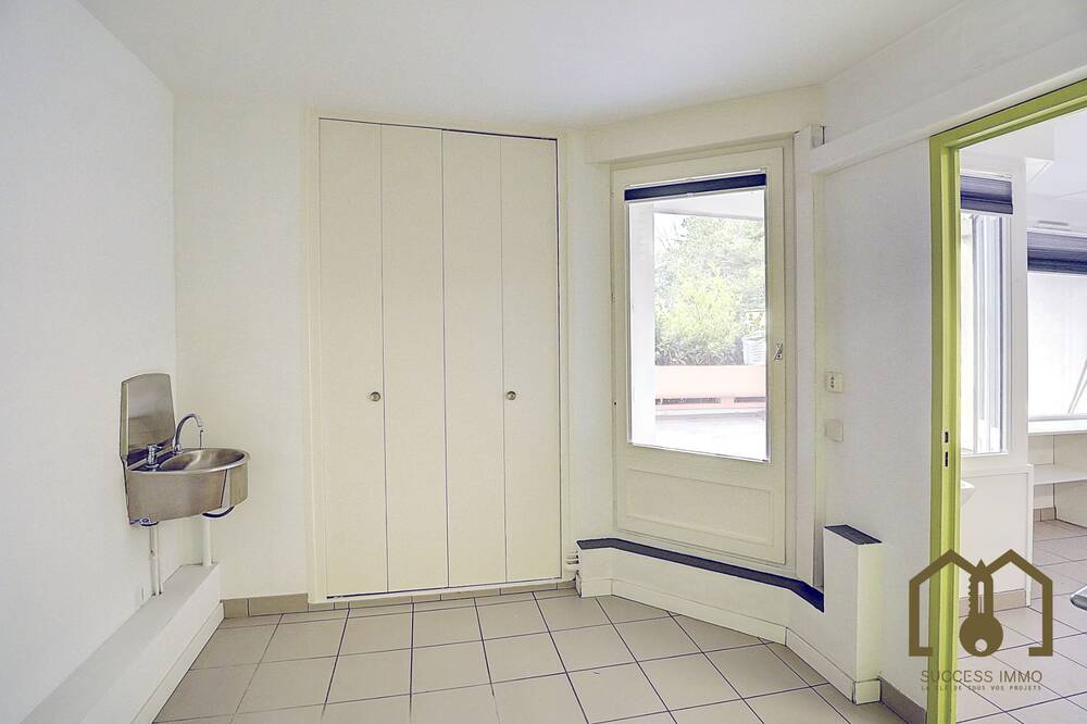 Appartement T3/local professionnel 77,29m² grande terrasse cave+parking Vaulx-en-Velin Centre