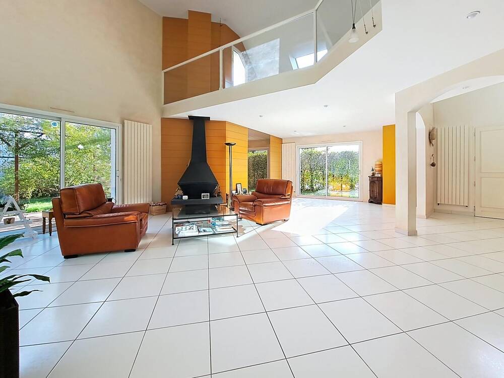 À Sautron – Maison d’architecte au calme, avec piscine et grand jardin arboré