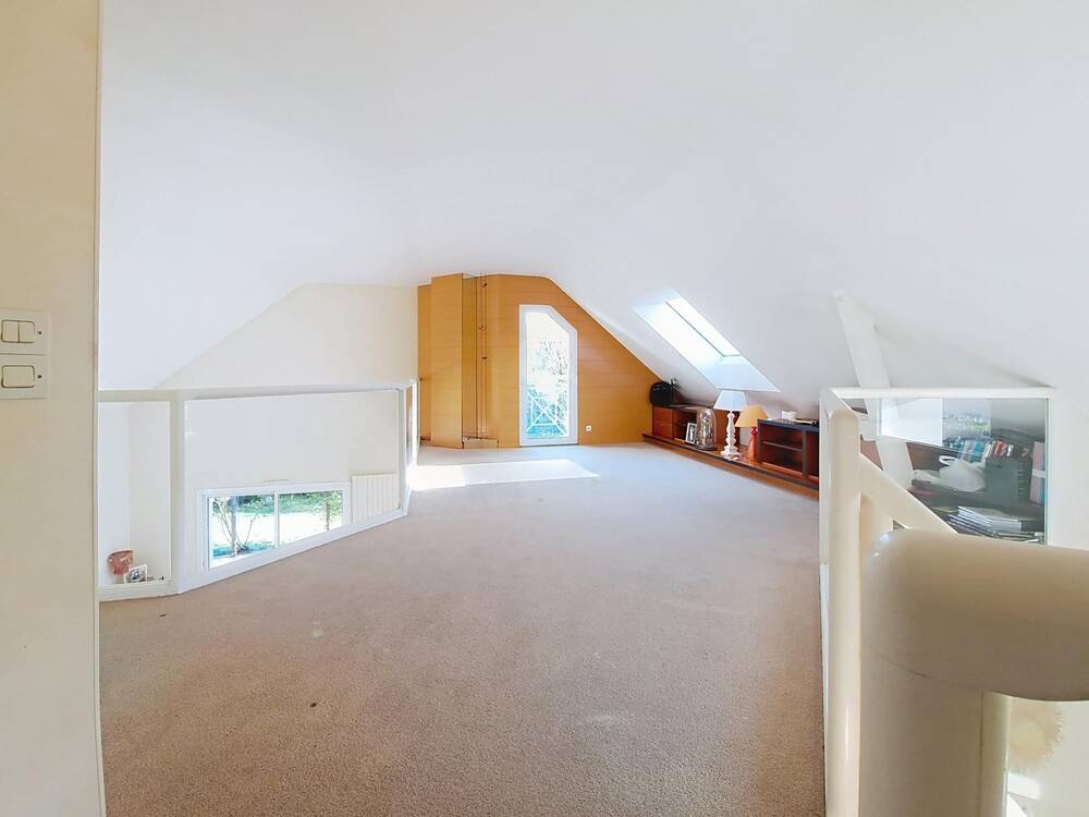 À Sautron – Maison d’architecte au calme, avec piscine et grand jardin arboré