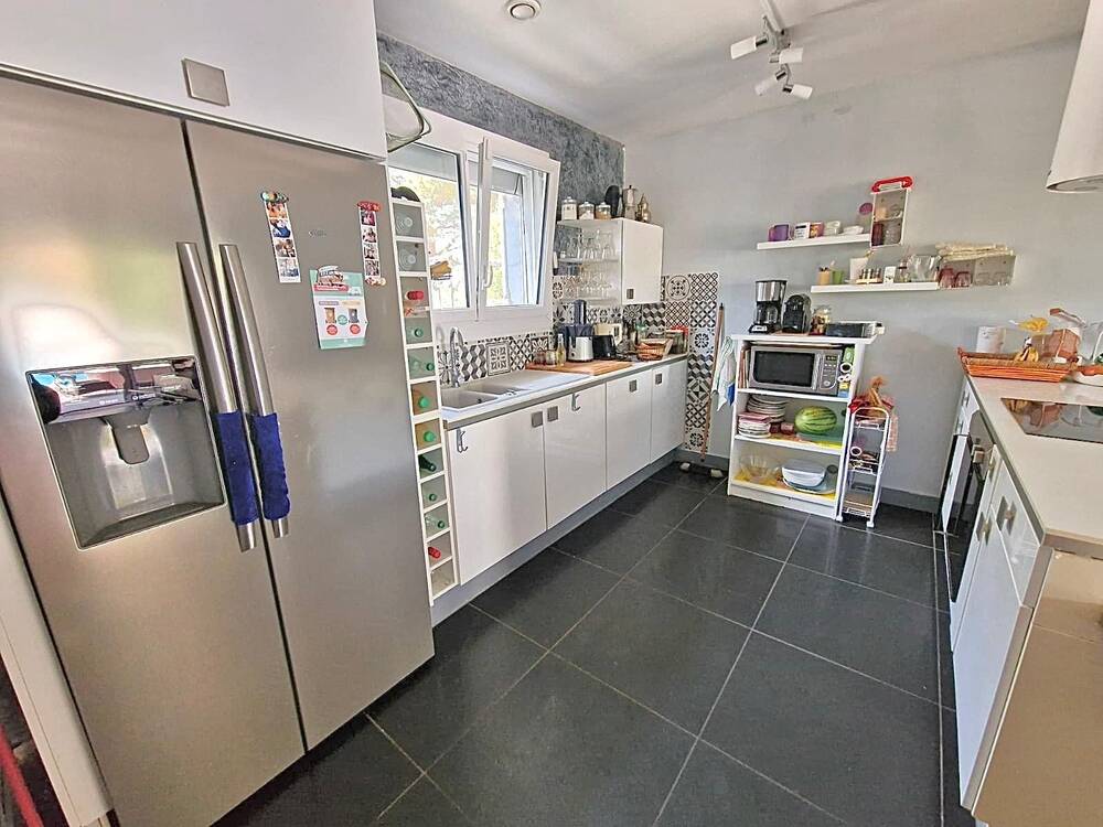 MAISON AVEC PISCINE ET JACUZZI