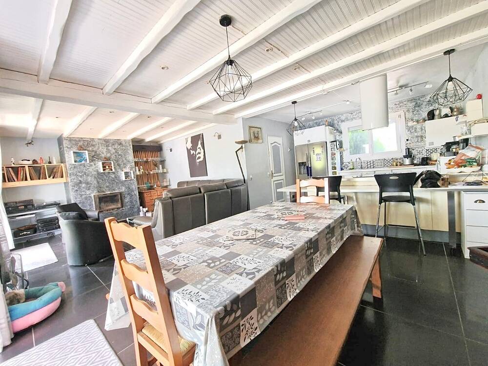 MAISON AVEC PISCINE ET JACUZZI