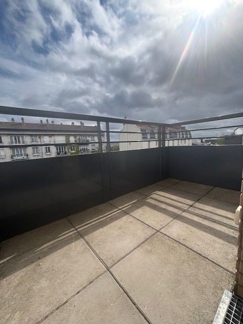 APPARTEMENT 2 PIECES + BALCON + CAVE + PARKING