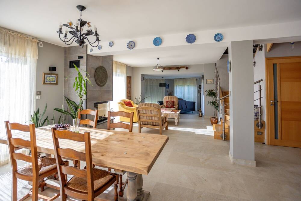 Maison de standing rénovée – Volumes, prestations haut de gamme et studio indépendant