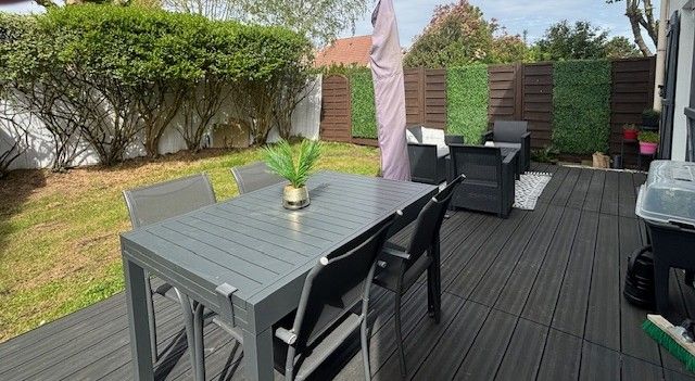 MAISON INDIVIDUELLE AVEC JARDIN GARAGE ET STATIONNEMENTS