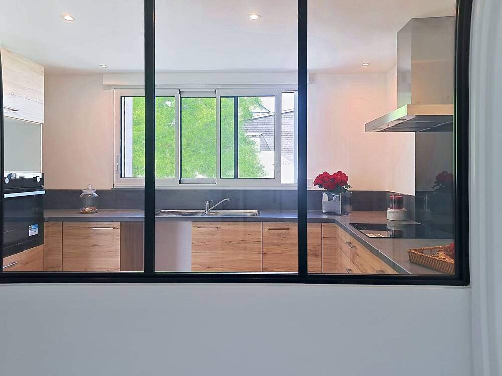 Alliance parfaite entre emplacement et rénovation de qualité pour cette maison 3 chambres sans travaux.