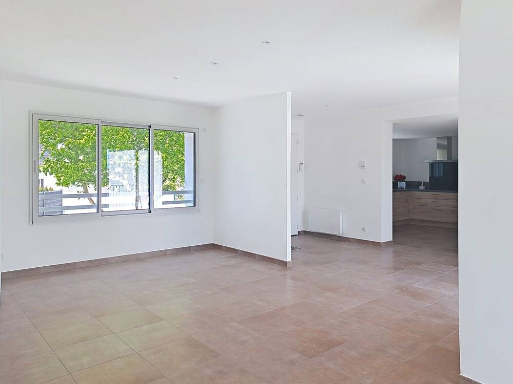 Alliance parfaite entre emplacement et rénovation de qualité pour cette maison 3 chambres sans travaux.