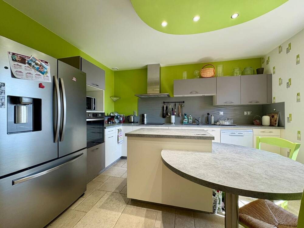 Imposante bâtisse familiale avec suite parentale, ascenseur et piscine proche Louhans