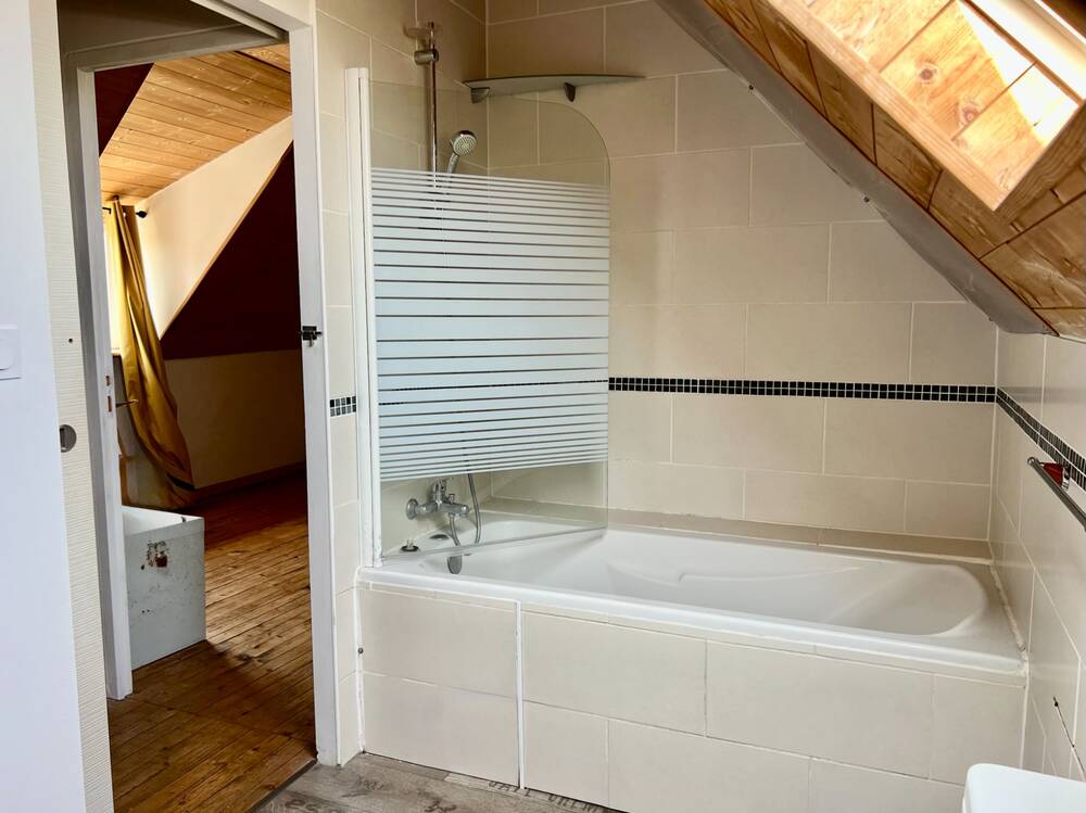 TELGRUC-SUR-MER – Maison de caractère rénovée avec dépendances