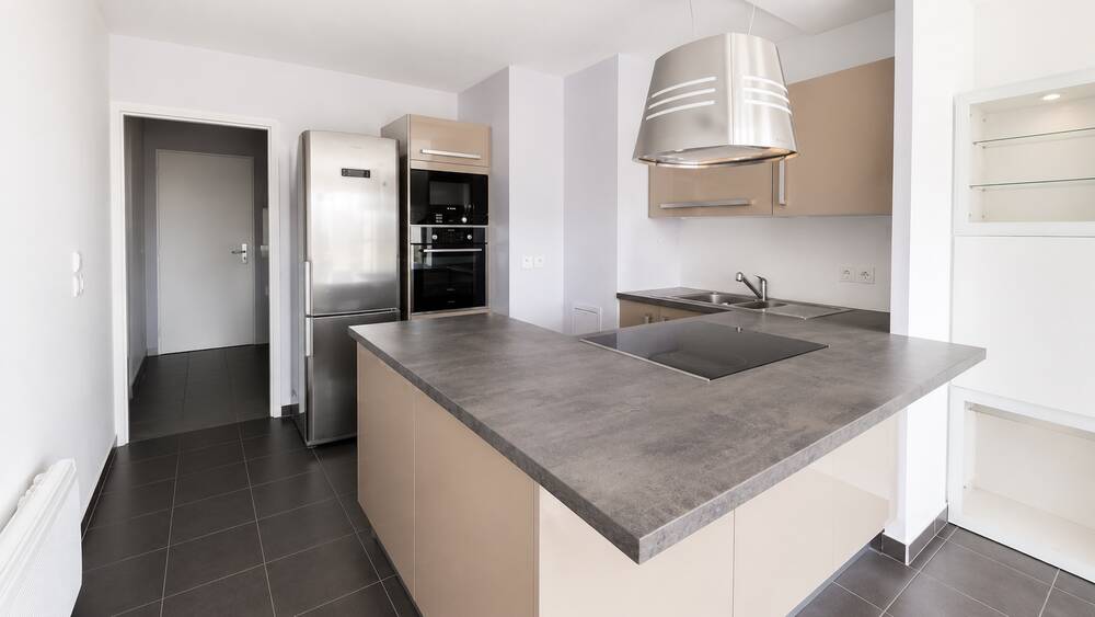 Appartement avec double box , dernier étage, proche RER A