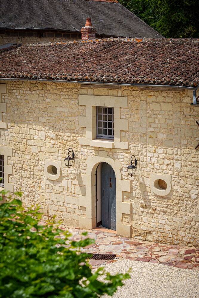 Propriété - 279 m² - 7215 m² - 9 Pièce(s) - 5 Chambre(s) 86120 LES TROIS-MOUTIERS