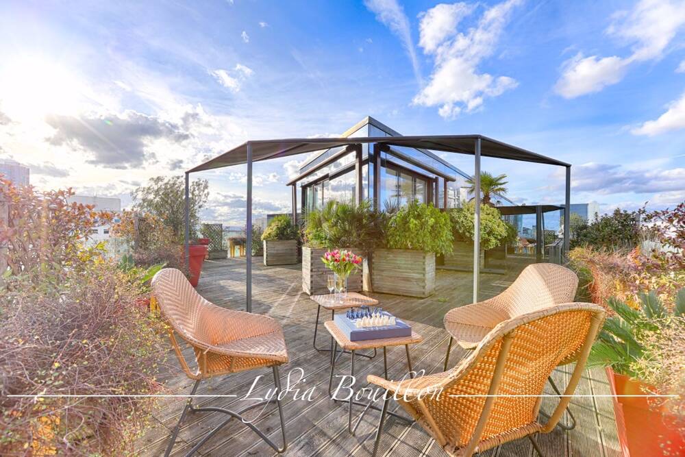 Penthouse Arche de La Défense avec terrasse de 75 m2 et balcon de 49 m2