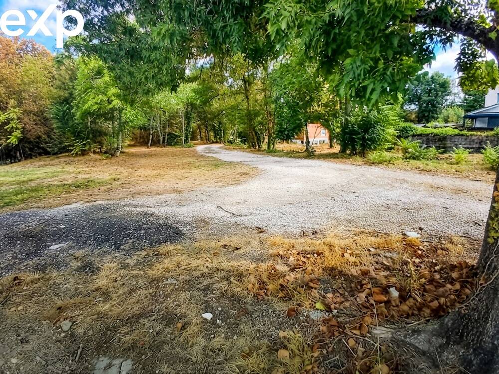 Bouliac-Terrain à bâtir plat de 775 m² -