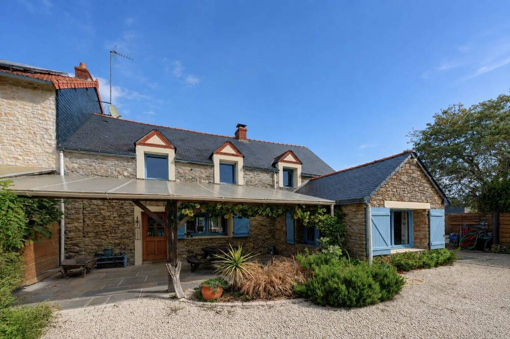 Maison en pierre rénovée avec piscine – Crossac