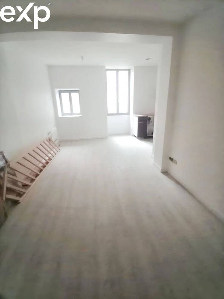 (33430)-Coeur de ville de Bazas -Immeuble de 6 Logements –Fort Rendement