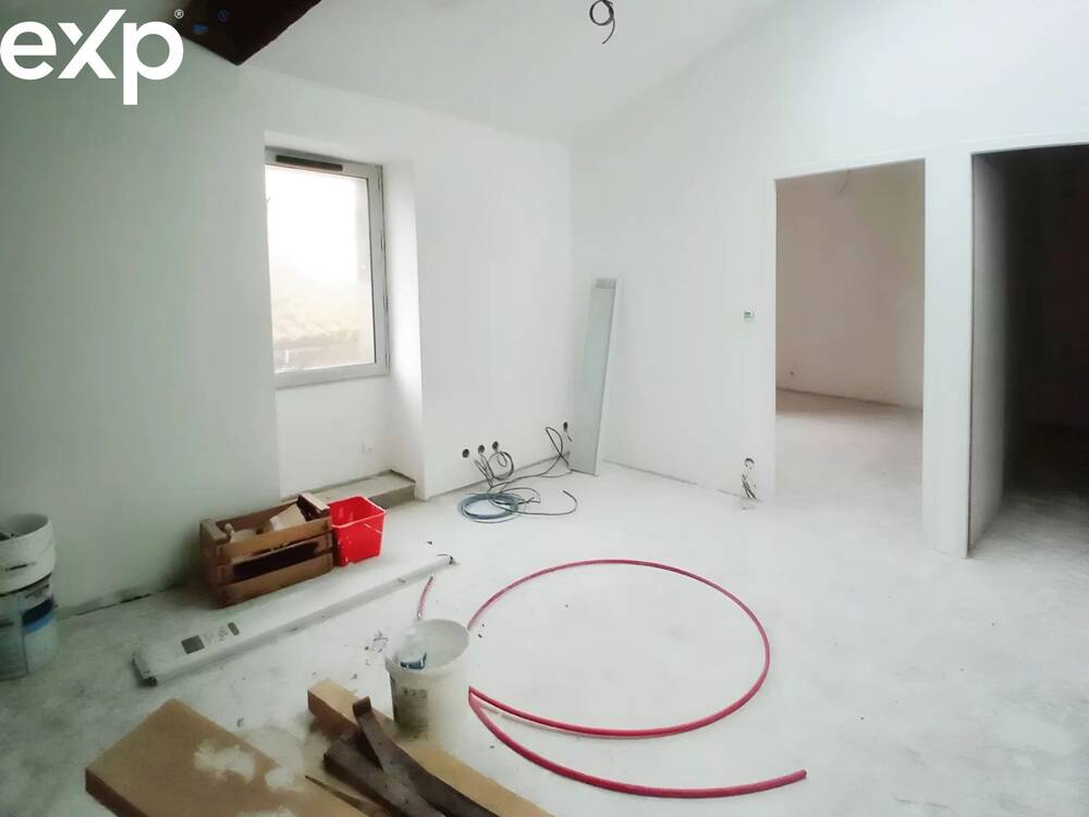 (33430)-Coeur de ville de Bazas -Immeuble de 6 Logements –Fort Rendement