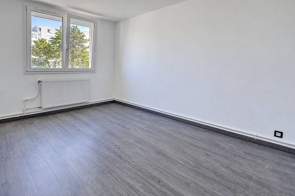 Appartement T4 72,15m² rénové et climatisé avec balcon Vaulx-en-Velin