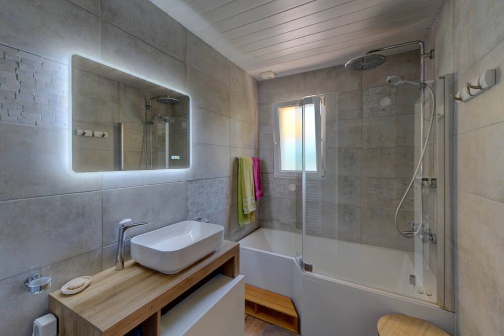 Maison avec piscine, terrain 1 068 m² sans vis-à-vis et salle de cinéma