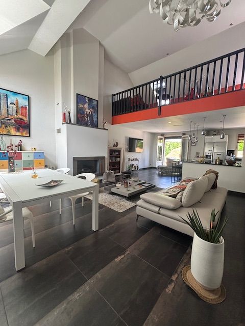 MAISON DE STANDING AVEC PISCINE